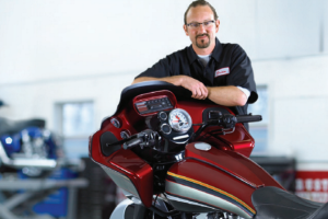 Une moto en partie conçue avec des pièces en dépôts de fils remporte un concours