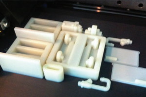 L’impression 3D aide un fournisseur de mobilier de laboratoire à accélérer son processus de développement de produits